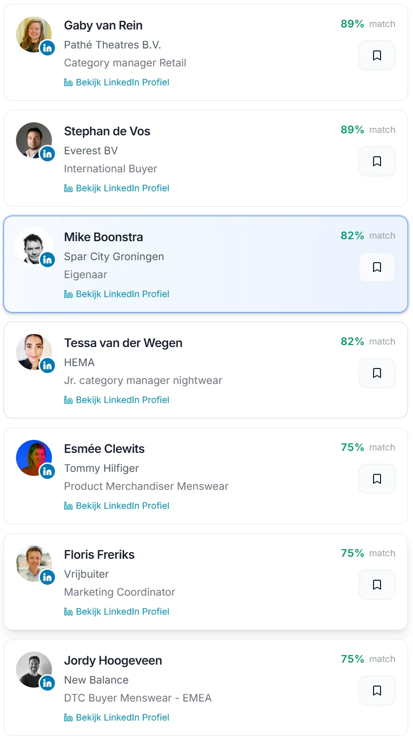 SourceLens shortlist met match percentages op mobiel